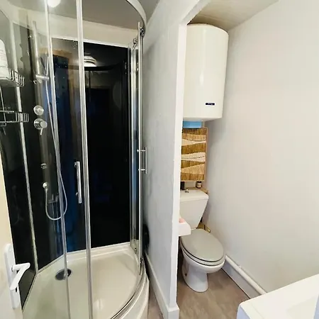 Les Glycines, Au Calme Dans Batisse De Maitre Proche Du Centre Parking Gratuit Apartman *