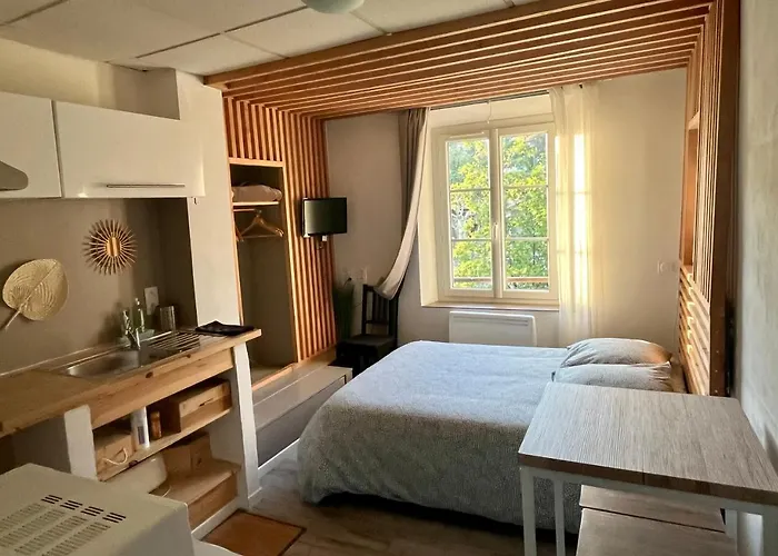 Les Glycines, Au Calme Dans Batisse De Maitre Proche Du Centre Parking Gratuit * Digne-les-Bains