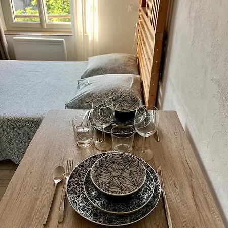 Les Glycines, Au Calme Dans Batisse De Maitre Proche Du Centre Parking Gratuit Apartamento Digne-les-Bains