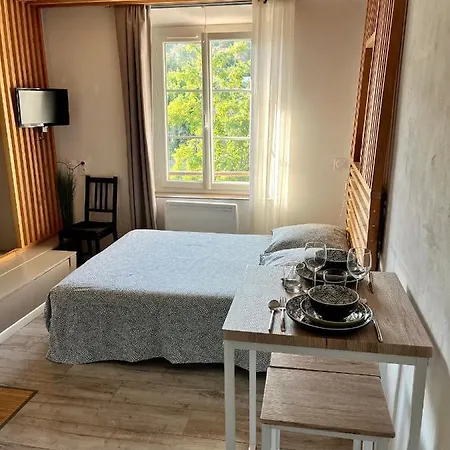 Les Glycines, Au Calme Dans Batisse De Maitre Proche Du Centre Parking Gratuit Apartamento