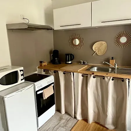 Les Glycines, Au Calme Dans Batisse De Maitre Proche Du Centre Parking Gratuit Apartamento