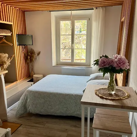 Les Glycines, Au Calme Dans Batisse De Maitre Proche Du Centre Parking Gratuit *