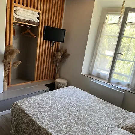 Les Glycines, Au Calme Dans Batisse De Maitre Proche Du Centre Parking Gratuit *