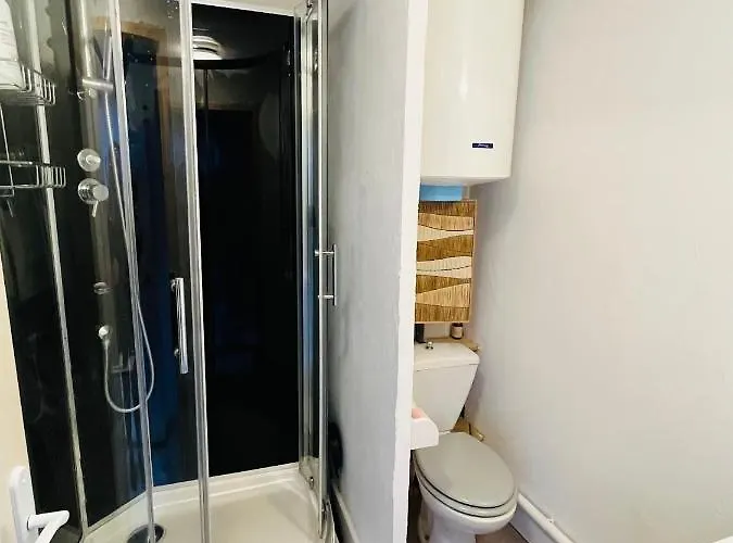 Les Glycines, Au Calme Dans Bâtisse De Maître Proche Du Centre Parking Gratuit Appartement *